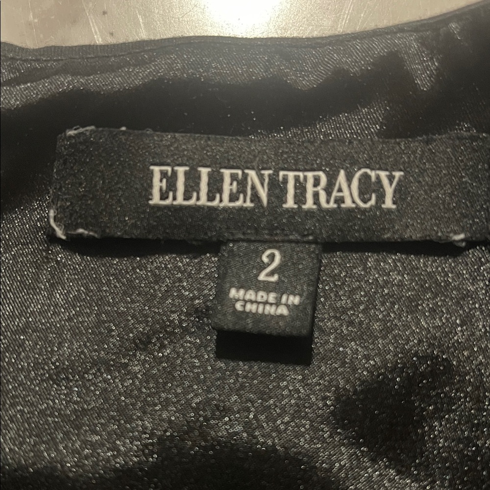 Ellen Tracy Elegant Black Garment